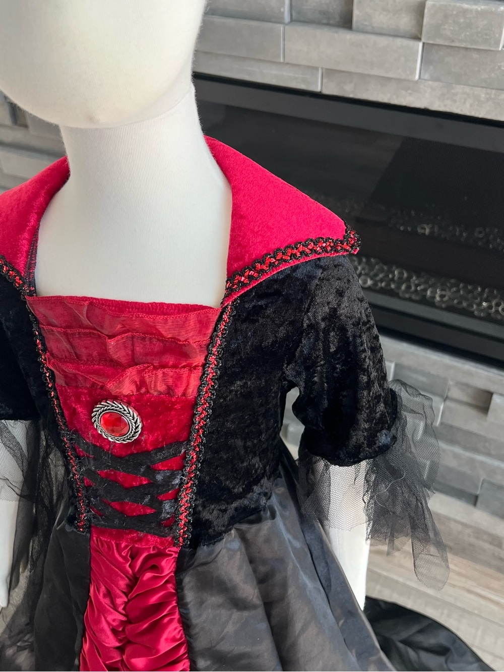Spirit Halloween Victorian Vampiress Child Costume Size Small 4-6 - Picture 8 of 15